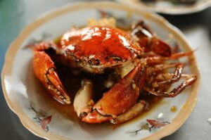 蟹尽くしと雪見露天が楽しめる温泉付き旅館はどこ？